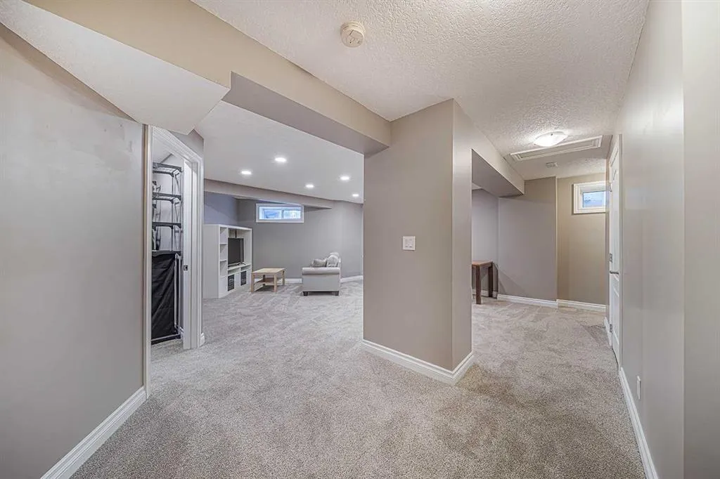 104 Hawktree Green NW