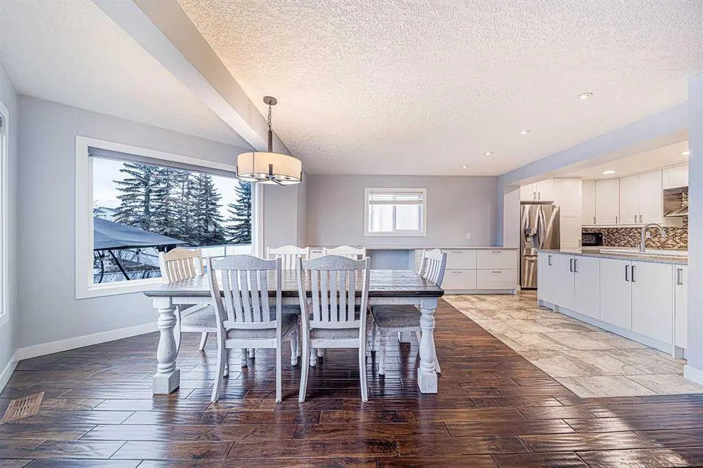 104 Hawktree Green NW