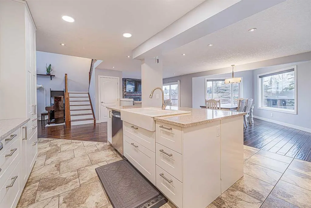 104 Hawktree Green NW