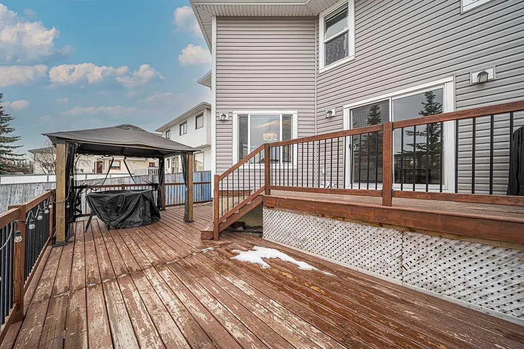 104 Hawktree Green NW