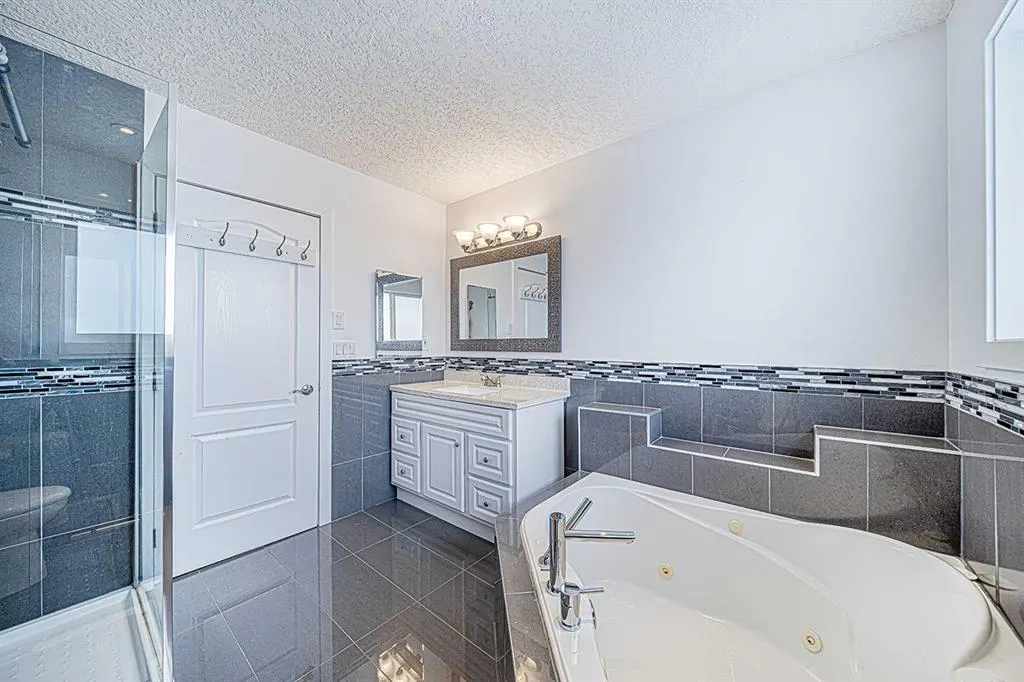 104 Hawktree Green NW