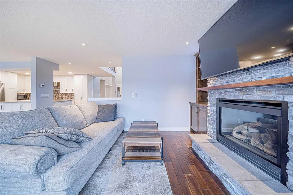 104 Hawktree Green NW