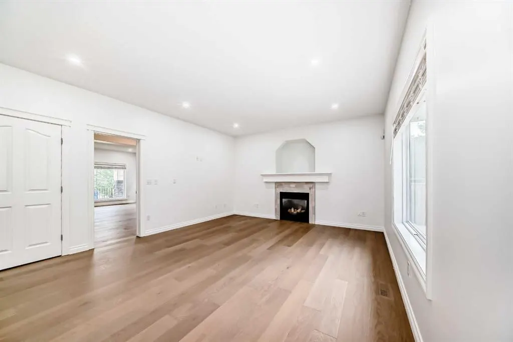18 West Cedar Place SW