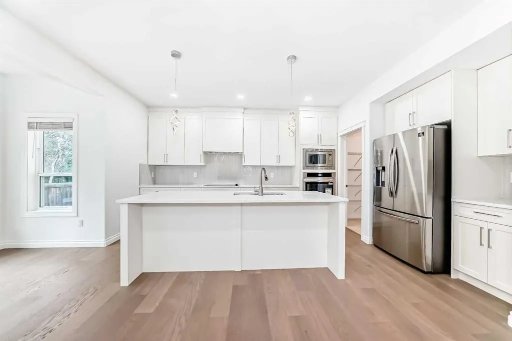 18 West Cedar Place SW