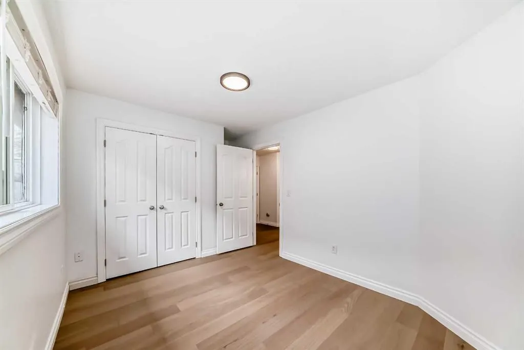 18 West Cedar Place SW