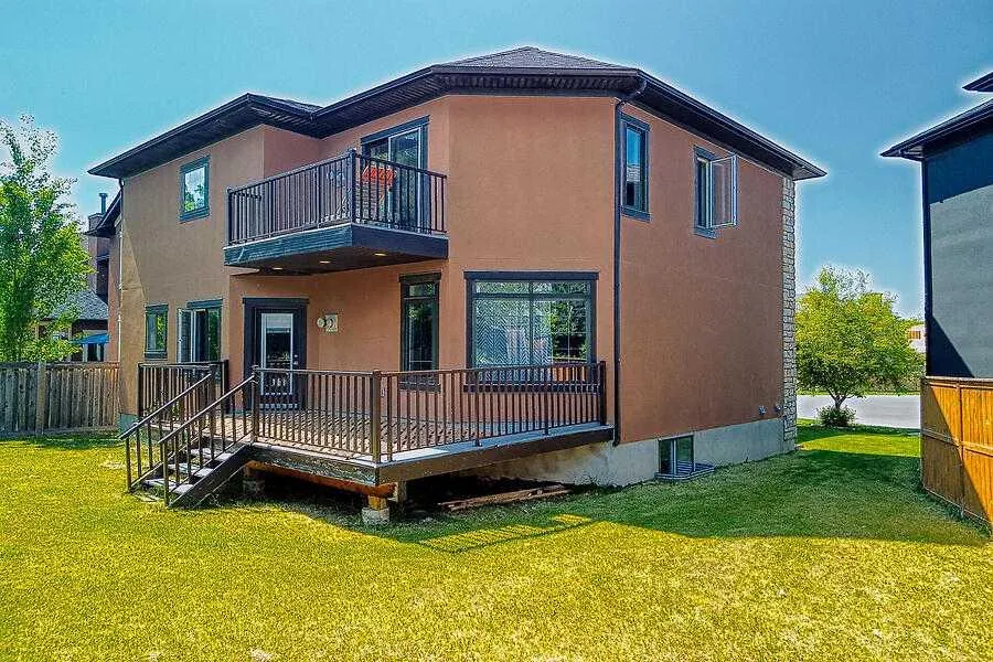 16 Rockcliff Point NW