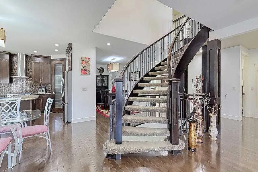 16 Rockcliff Point NW