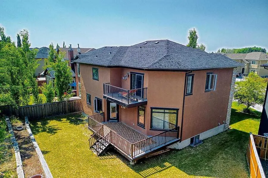 16 Rockcliff Point NW