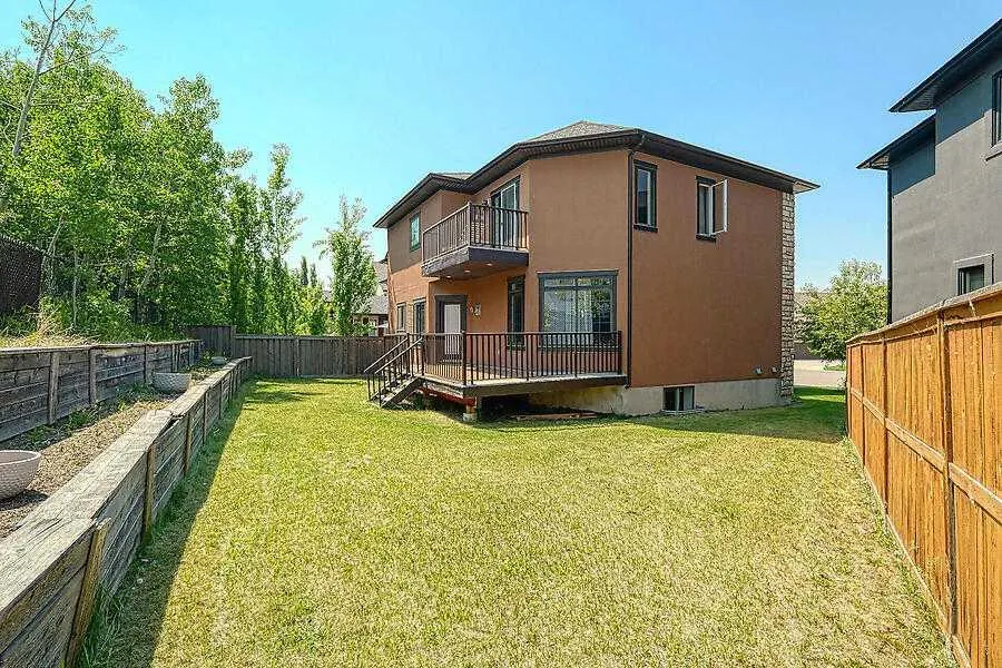 16 Rockcliff Point NW
