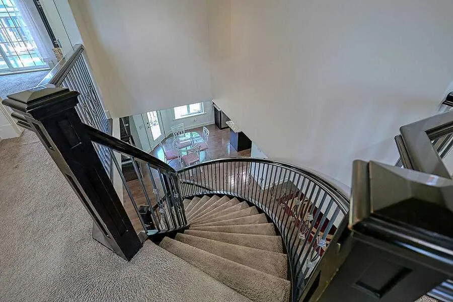 16 Rockcliff Point NW