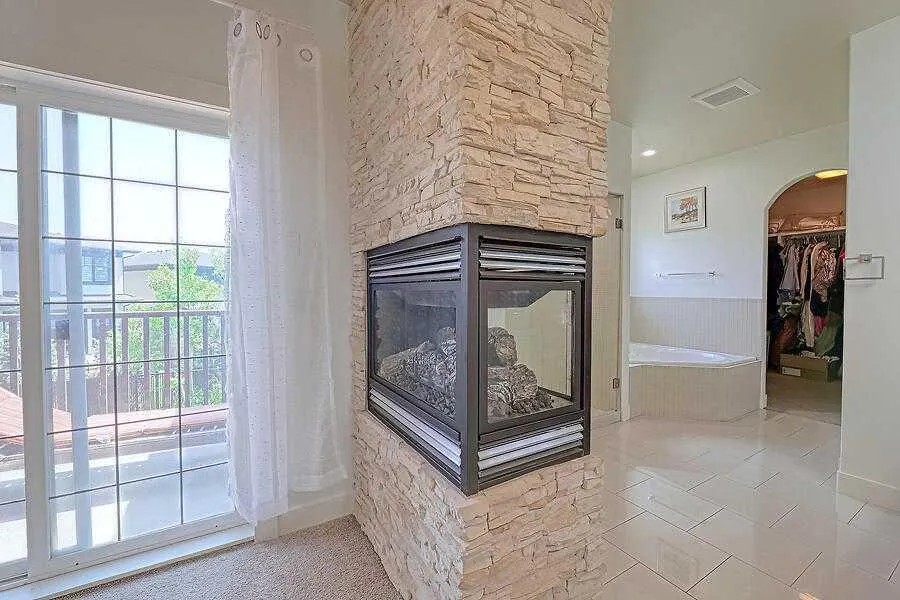 16 Rockcliff Point NW