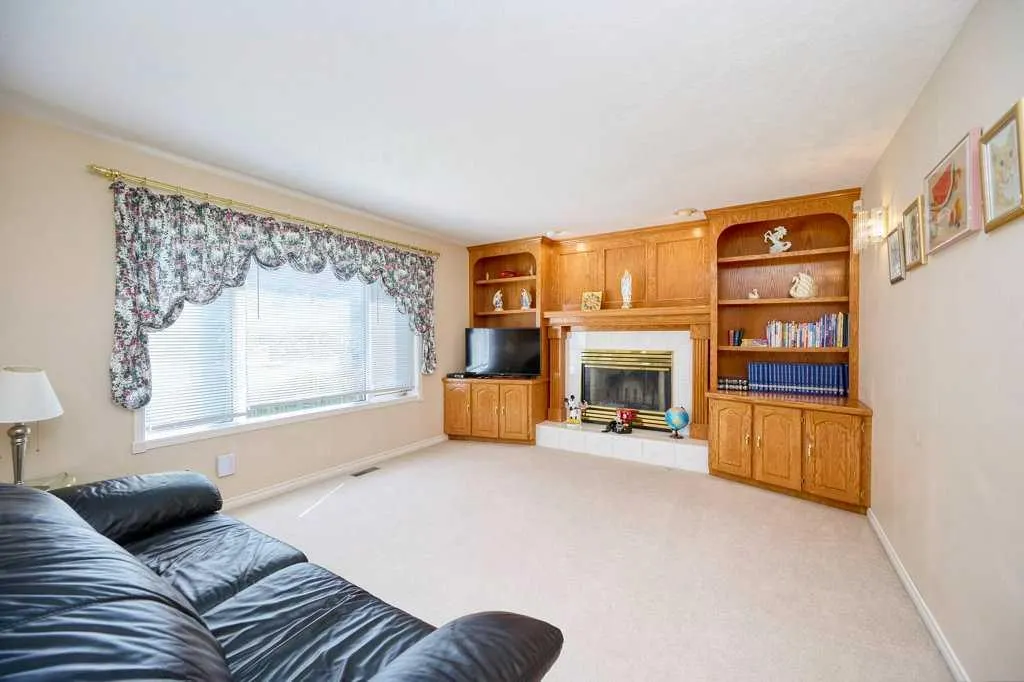 81 Edgevalley Way NW