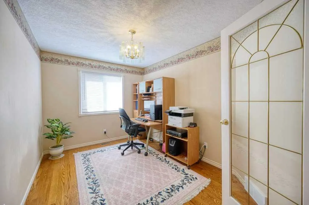 81 Edgevalley Way NW