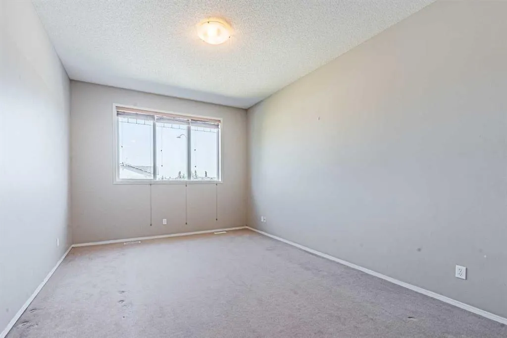 280 Panora Close NW