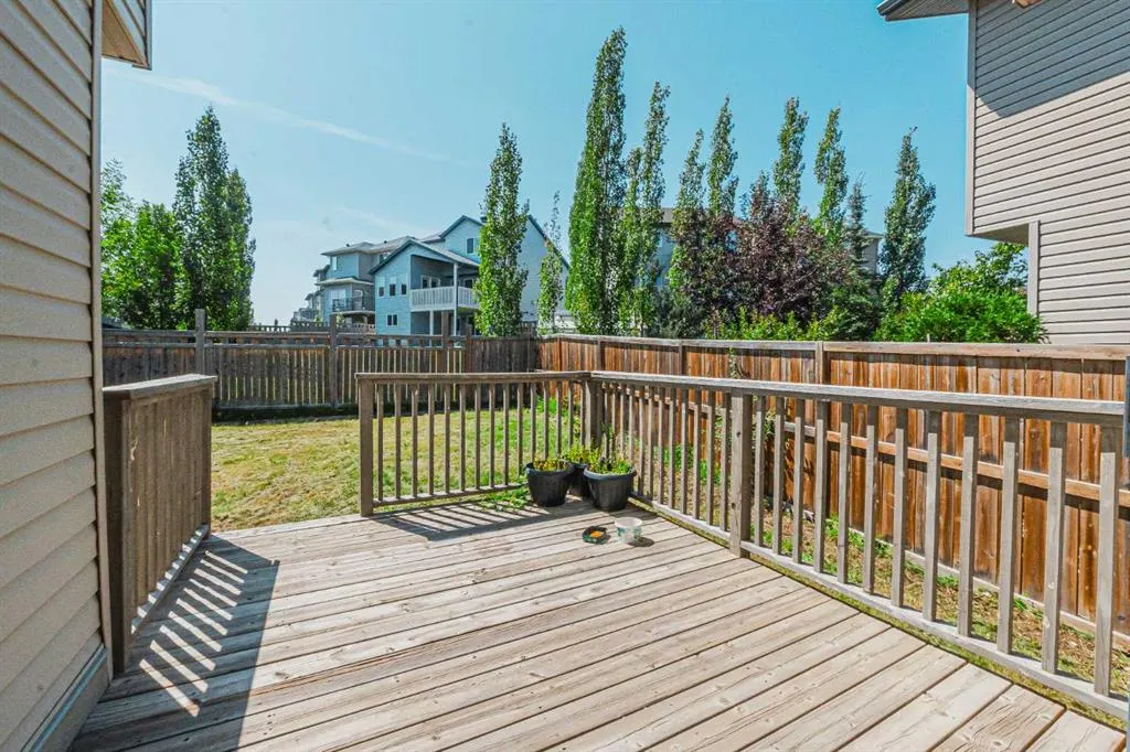 280 Panora Close NW