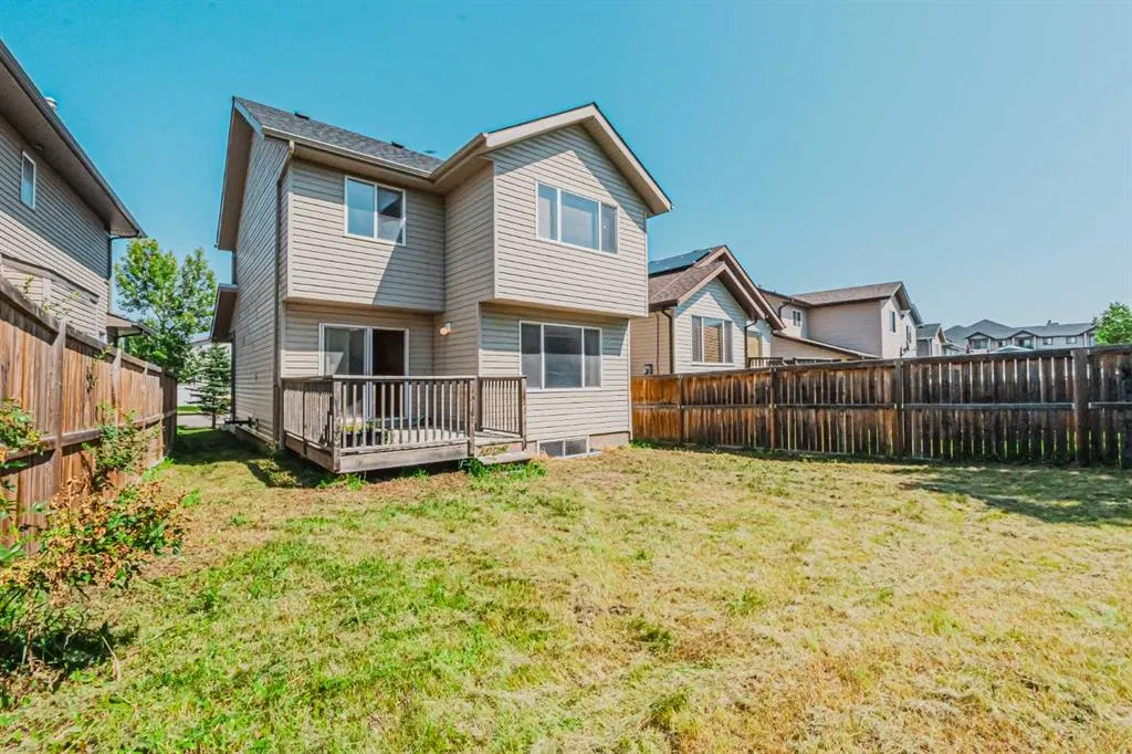 280 Panora Close NW
