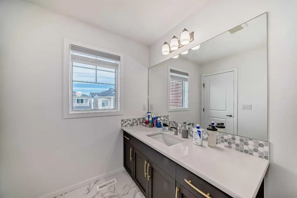 55 Carringwood Grove NW