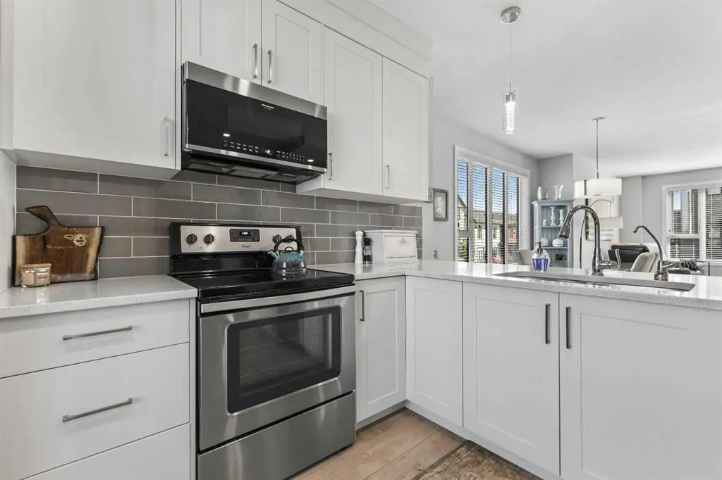 502 Drake Landing Wynd