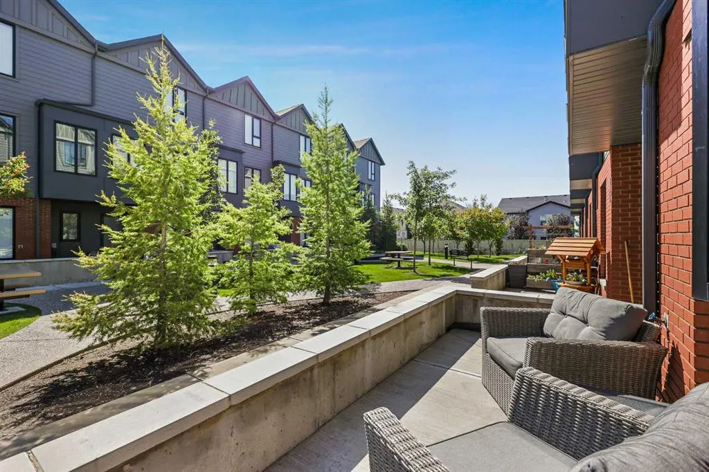 502 Drake Landing Wynd