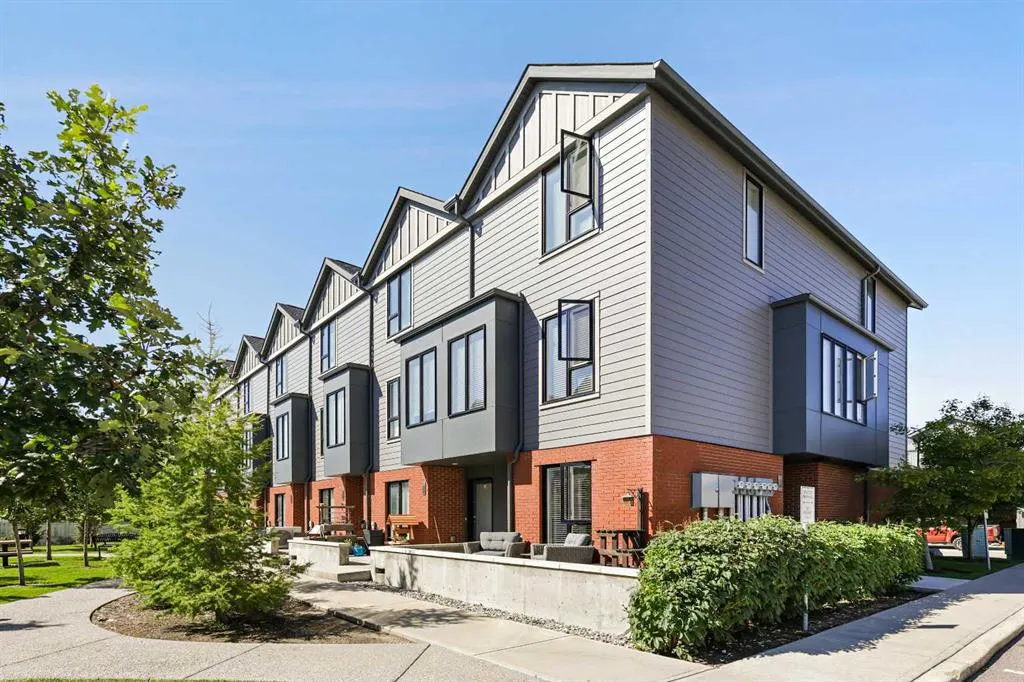 502 Drake Landing Wynd