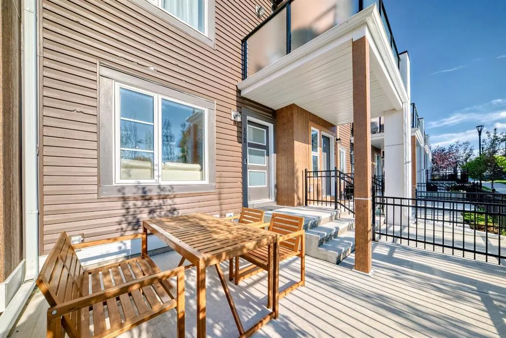 172 Livingston Common NE