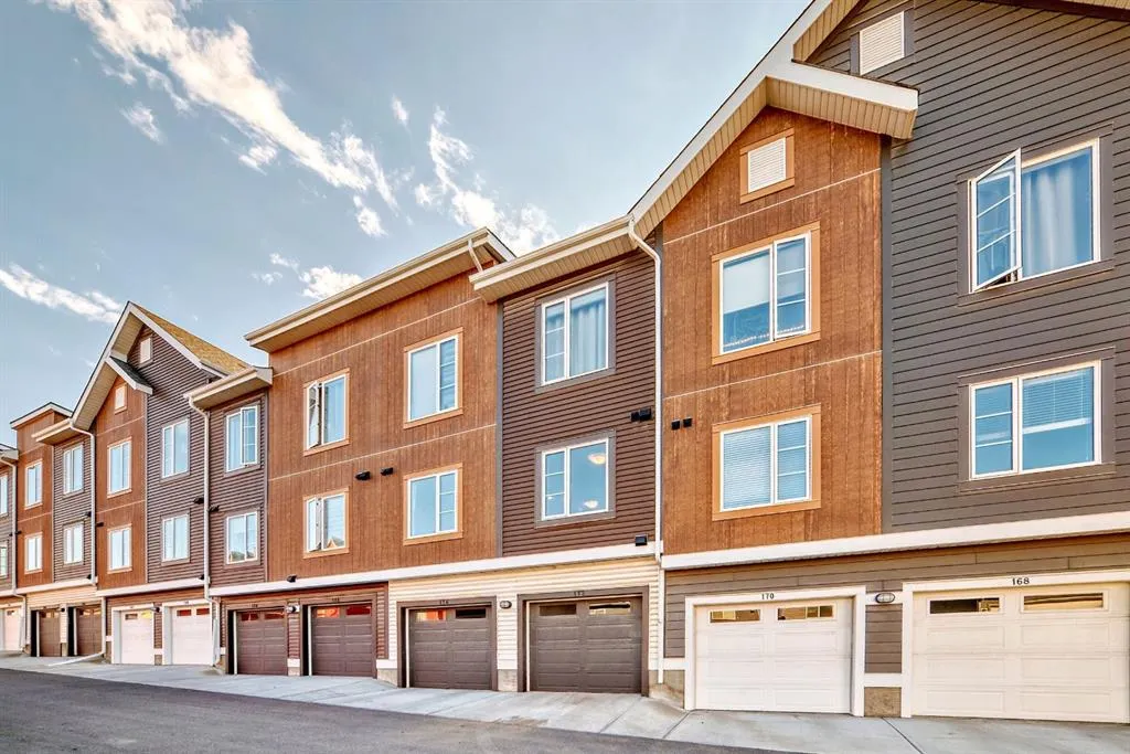 172 Livingston Common NE
