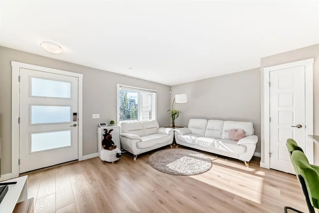 172 Livingston Common NE