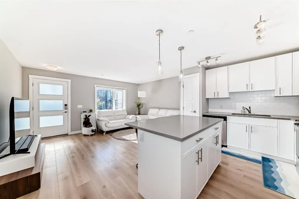 172 Livingston Common NE