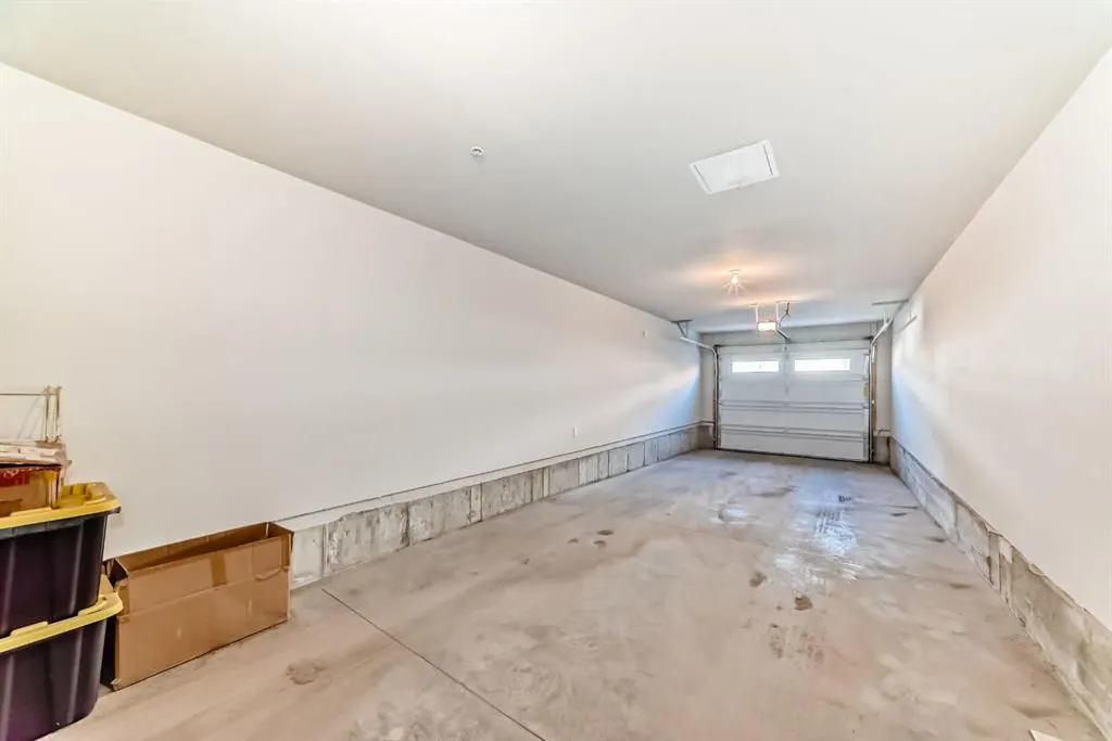 172 Livingston Common NE