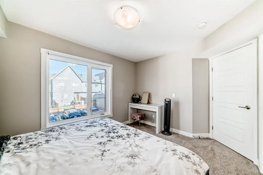 172 Livingston Common NE