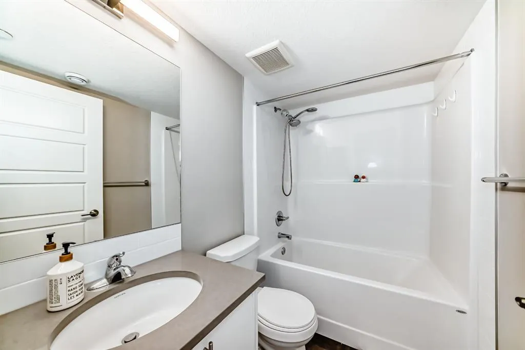 172 Livingston Common NE