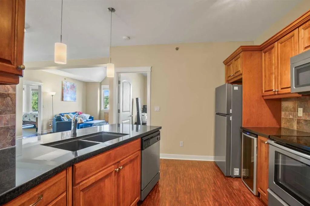 4707 50 Street, #405