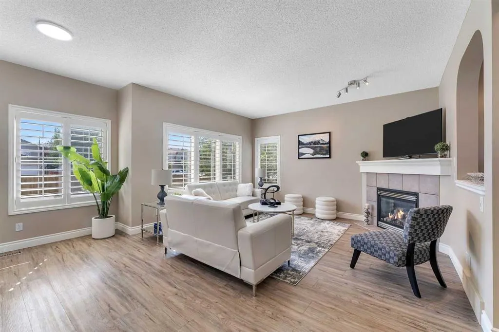 209 Sagewood Grove SW