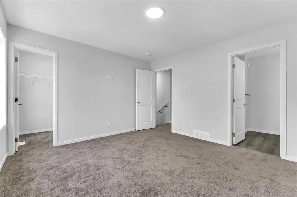 87 Corner Glen Manor NE