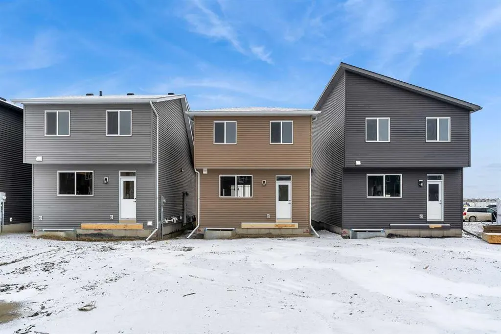 87 Corner Glen Manor NE