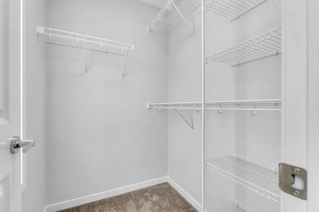 87 Corner Glen Manor NE