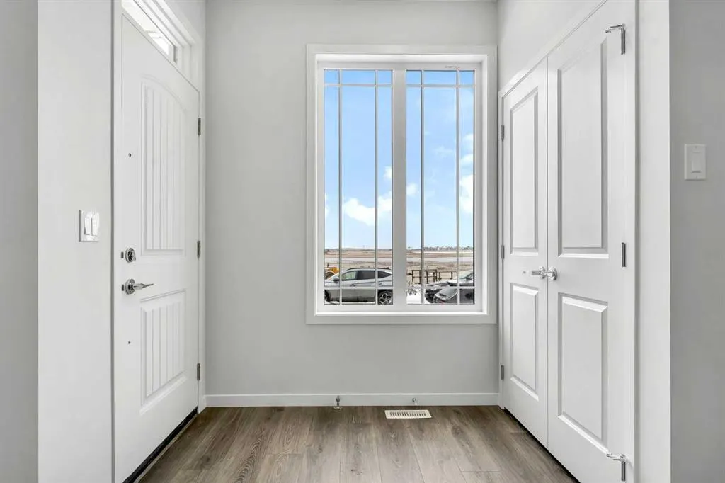 87 Corner Glen Manor NE