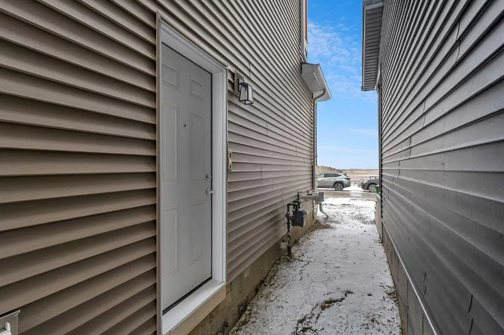 87 Corner Glen Manor NE