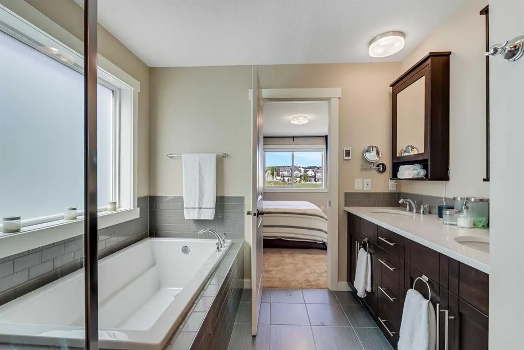 280 Nolancrest Heights NW