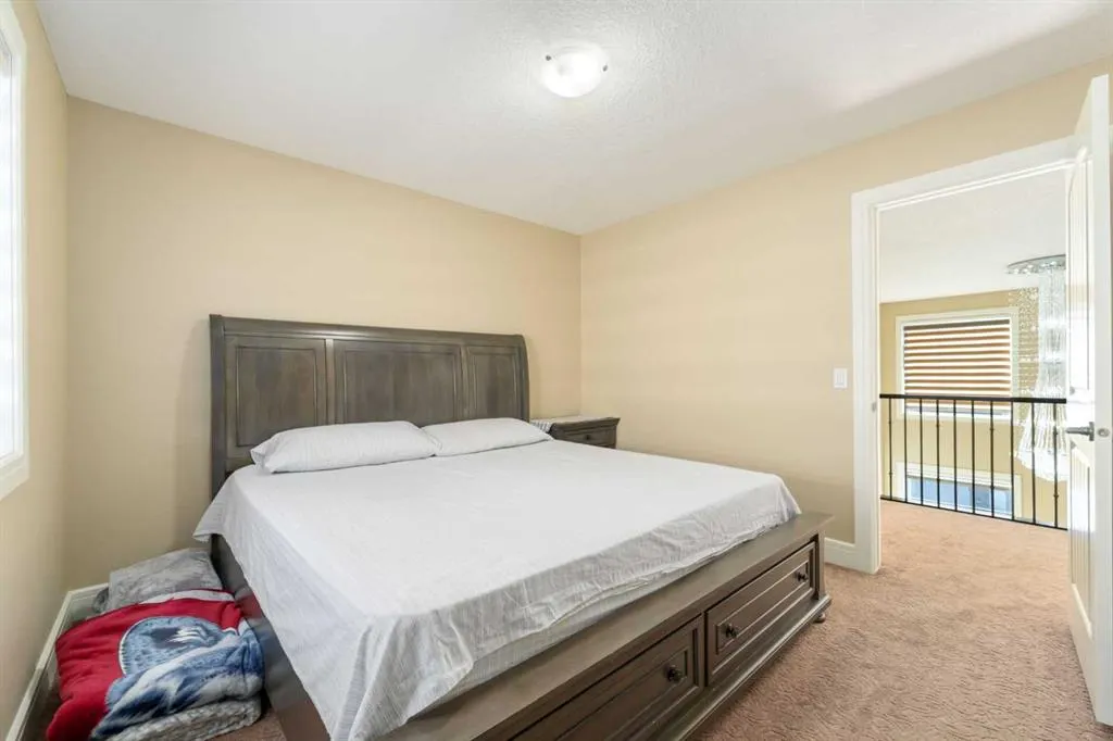 150 Saddlelake Grove NE