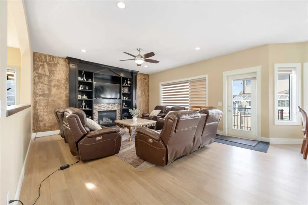 150 Saddlelake Grove NE