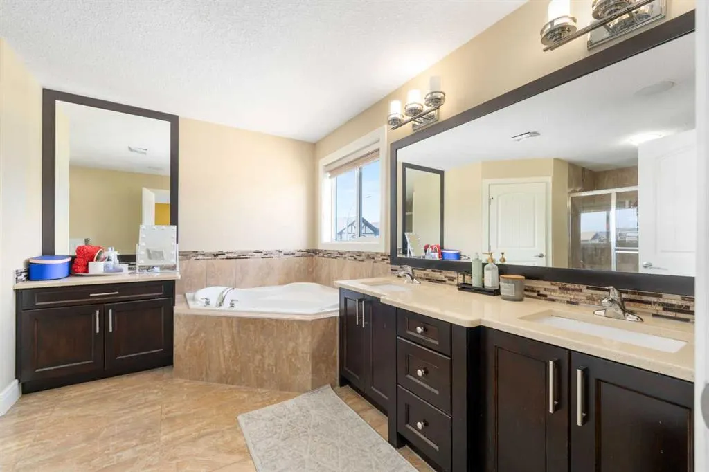 150 Saddlelake Grove NE