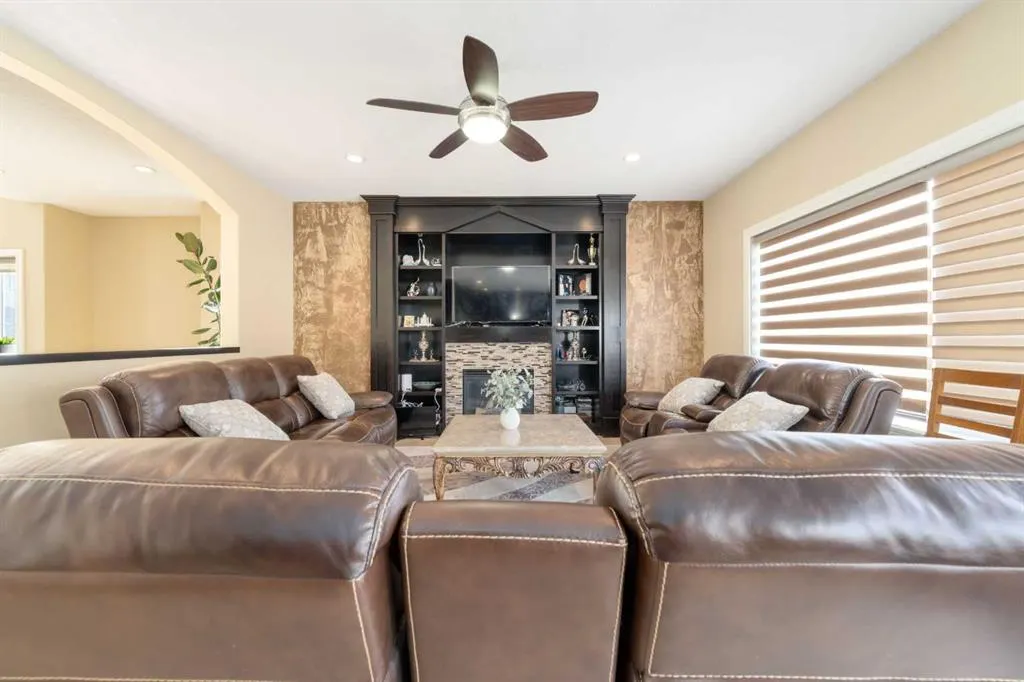150 Saddlelake Grove NE