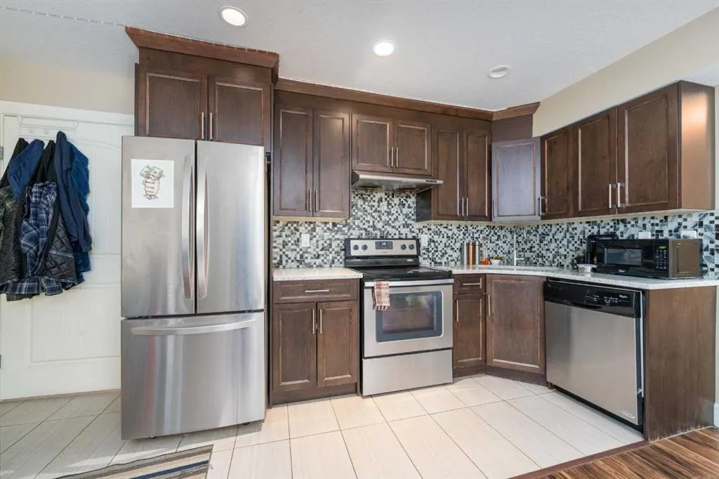 150 Saddlelake Grove NE
