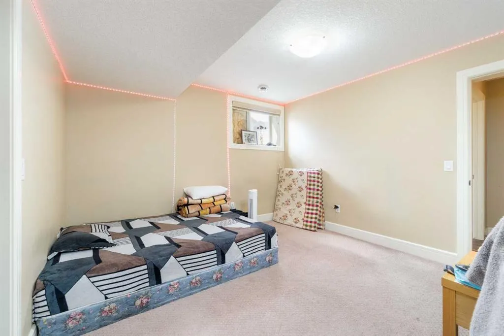 150 Saddlelake Grove NE