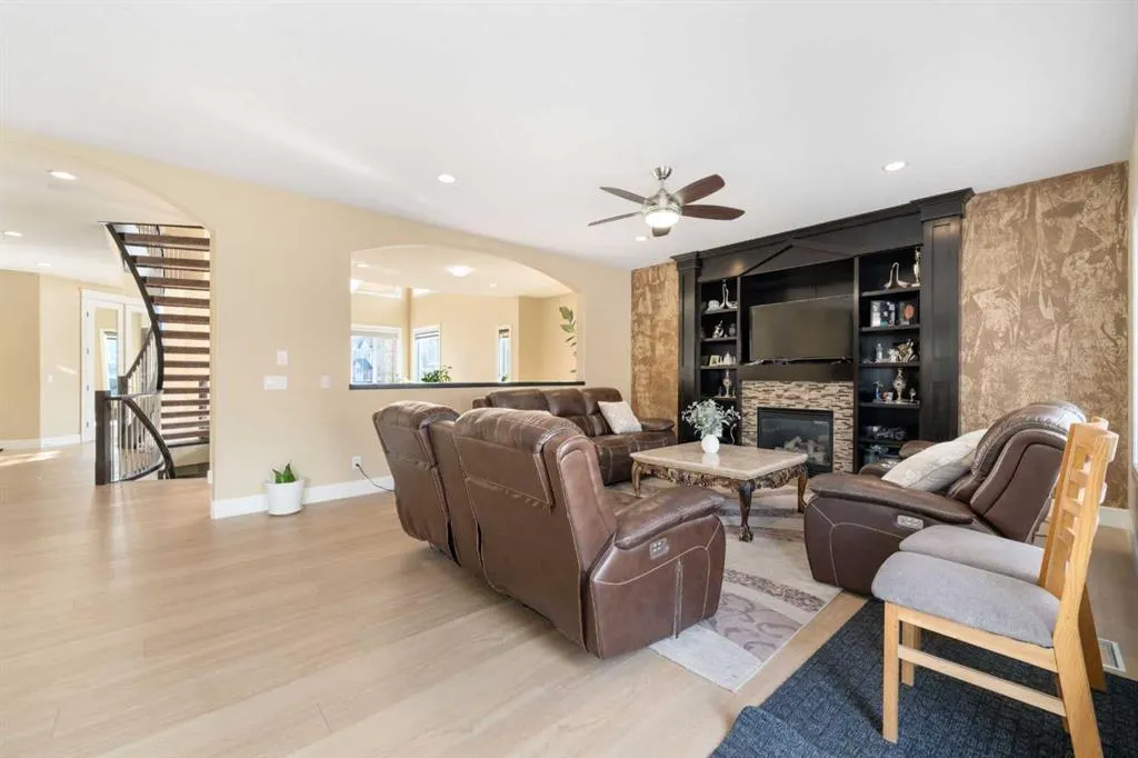 150 Saddlelake Grove NE
