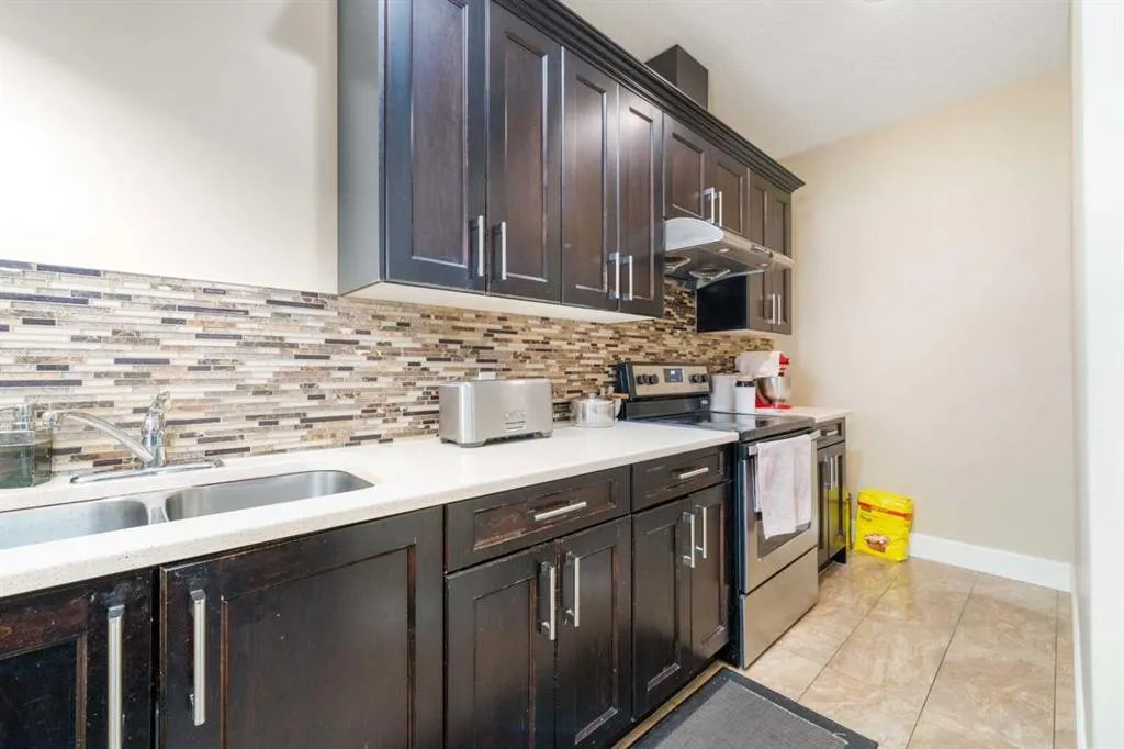150 Saddlelake Grove NE
