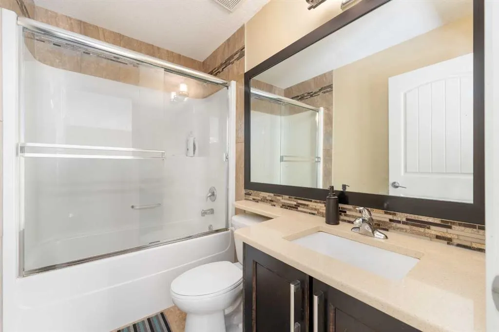 150 Saddlelake Grove NE