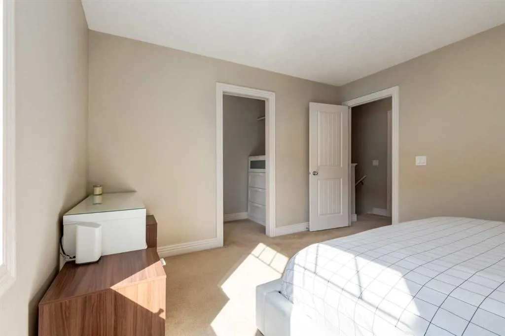 37 Royal Oak Plaza NW