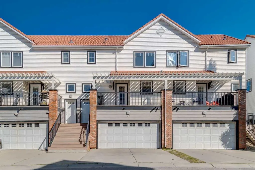37 Royal Oak Plaza NW